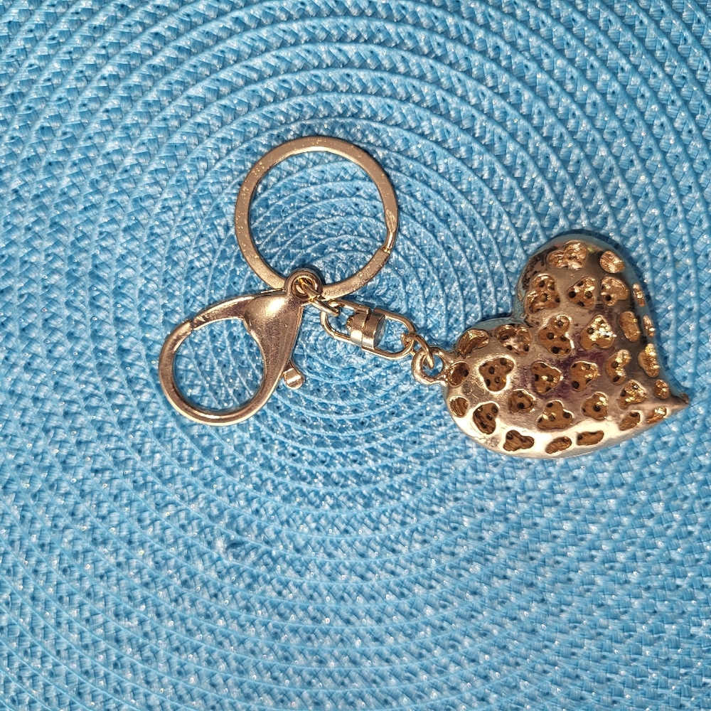 Red Heart Keychain Bag Charm Accessory - Picture 3 of 3